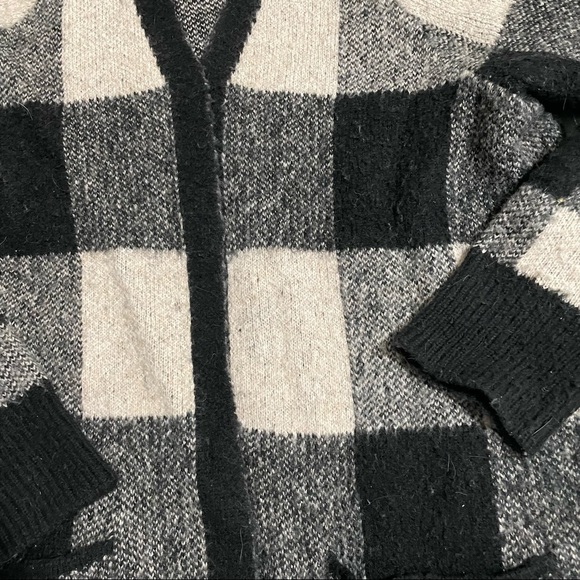 *SOLD* Buffalo plaid cardigan - Picture 7 of 8